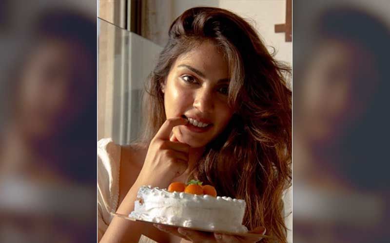 Sushant Singh Rajput Death: GF Rhea Chakraborty’s Pic From June 12 Goes Viral; Fans Claim Actress Was At Late Actor’s Bandra Residence