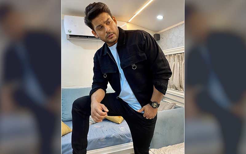 Bigg Boss 14: Bigg Boss 13 Winner Sidharth Shukla Gets Clicked On Sets; Makers Shoot Special Promo With Ex-Contestants With Chess As Theme-BTS VIDEO