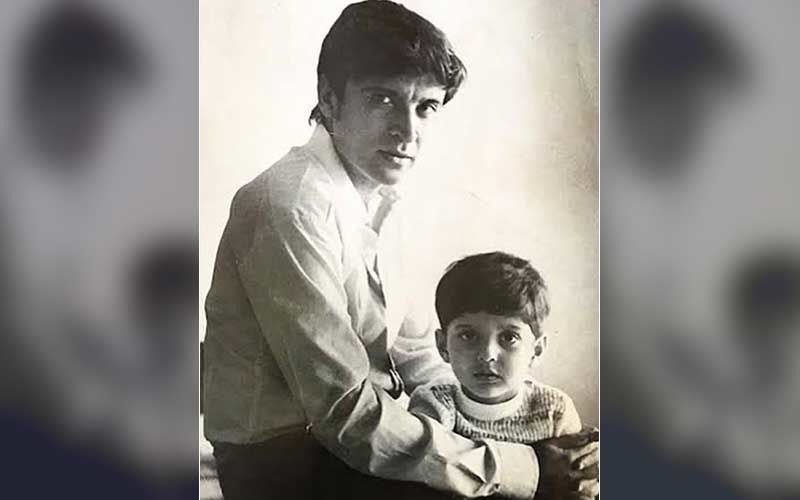 Javed Akhtar Birthday: Farhan Akhtar Shares An UNSEEN Throwback Photo Of His Dad; Showers Love And Wishes His Pa