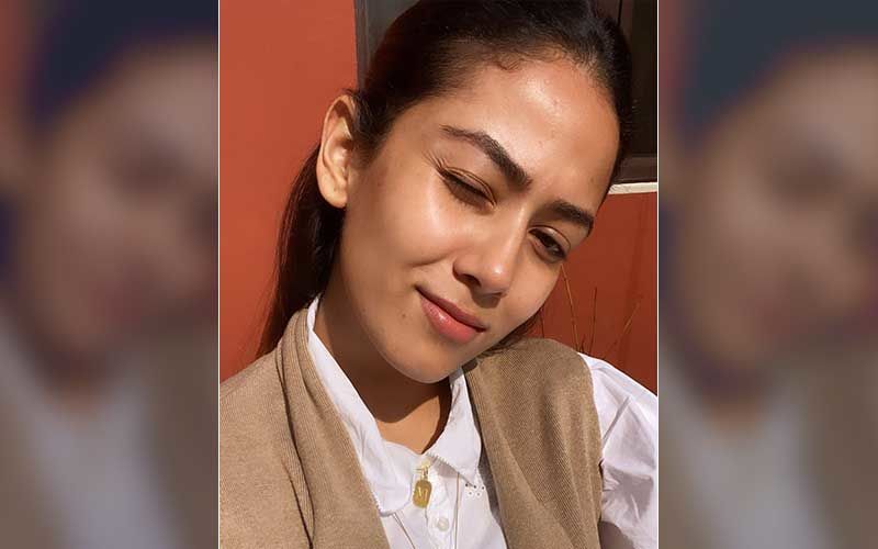 Mira Rajput Drops A ‘Toasty’ Makeup-Free Selfie; Flaunts Her Radiant Skin Flashing A Big Smile