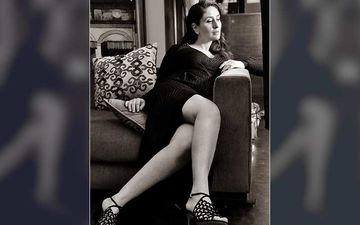 Pregnant Kareena Kapoor Khan Bedazzles In A Sexy Black Outfit; Looks Damn Chic And Elegant As She Strikes A Perfect Pose
