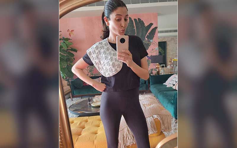 Anushka Sharma Flaunts Slender Post-Partum Bod In Black Tee, Tights Her And 'Burp Cloth'; Friend Says, 'You Look Unreal'
