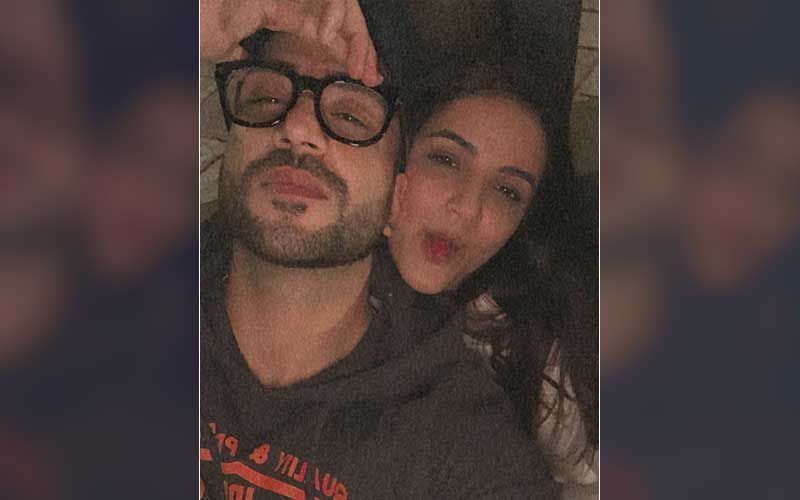Bigg Boss 14 Fame Aly Goni And Jasmin Bhasin Get Goofy For A Cute Selfie; Give Couple Goals In Latest Post