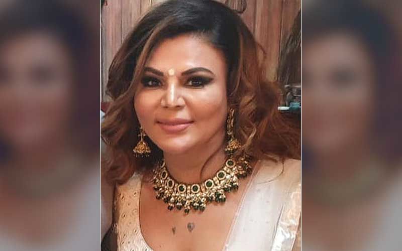 Comedy Of Errors: Rakhi Sawant Takes Help From Paps To Find Her Car; They Succeed In Locating It But Her Driver Is Missing - Hilarious VIDEO