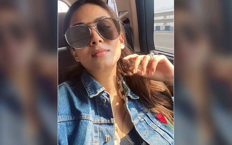 Mira Rajput Clicks A Surreal Sun-Kissed Selfie; But Her Massive Rock Grabs All The Attention