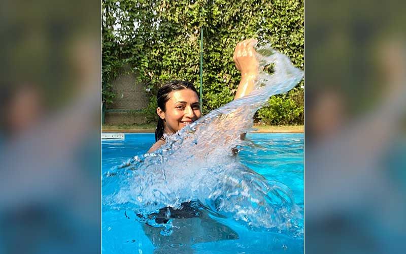 Divyanka Tripathi Says ‘Create Your Own Waves’ As She Enjoys Splashing Water On A Sunny Day; Actress Drops Blissful Pics From Her Pool Time