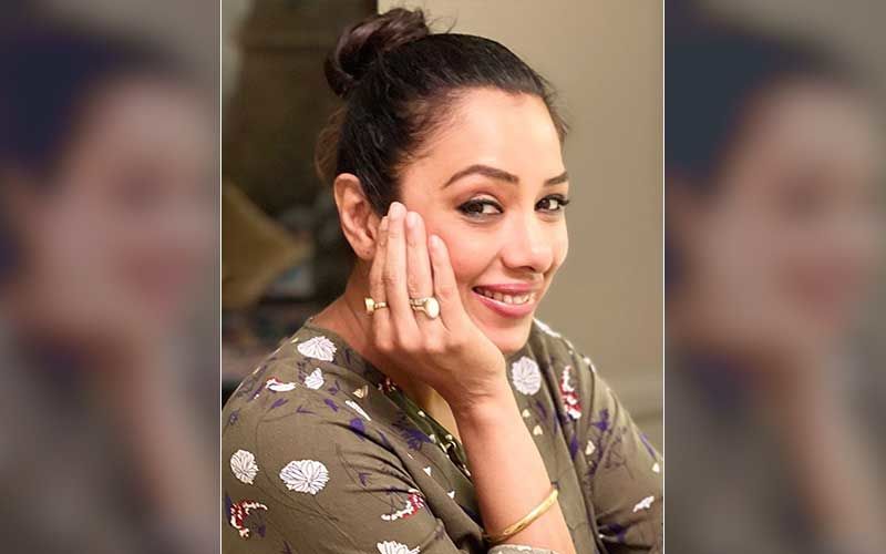 Anupamaa Actress Rupali Ganguly Receives A Special Surprise From Her Family While In Quarantine; Celebrates Birthday Maintaining Social Distancing-WATCH Video