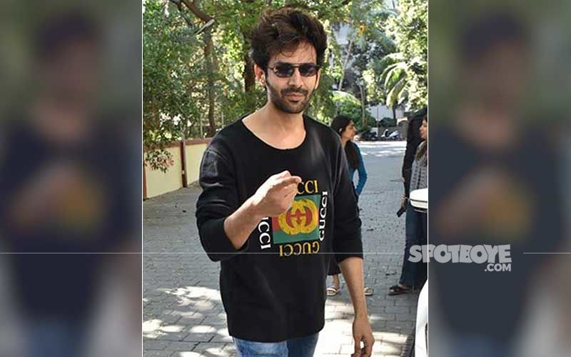 Kartik Aaryan Bows Down And Touches His New Lamborghini During Recent Appearance In Town; Folds Hands As Paps Go Click Click Click-WATCH Video