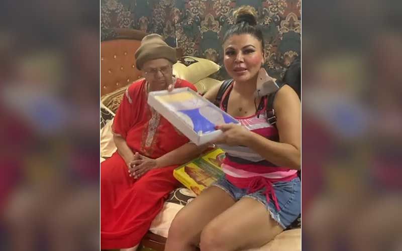 Rakhi Sawant Gifts Her Mom A Silk Saree On Mother’s Day; Bigg Boss 14 Ex-Contestant Urges All To Wish Moms In Person And Not Via Posts