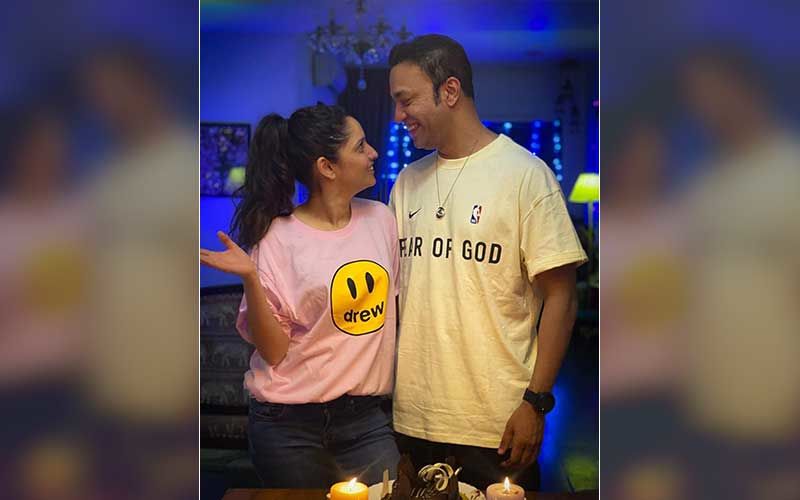 Ankita Lokhande And Beau Vicky Jain Flash Million-Dollar Smiles In New Snaps; Actress Dresses Up In Justin Bieber's Brand Tee