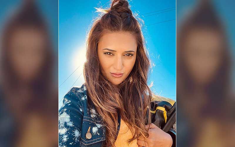 Divyanka Tripathi Is Not Pleased With A Telecom Service Provider As Data Pack Gets Over; Complains Via Tweet, While Shooting For Khatron Ke Khiladi 11 In Cape Town