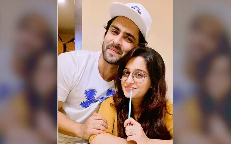 Dipika Kakar Schools Hubby Shoaib Ibrahim For Not Using A Wooden Spatula While Cooking With A Non-Stick Pan; Actor Has The Cutest Reaction Possible –WATCH