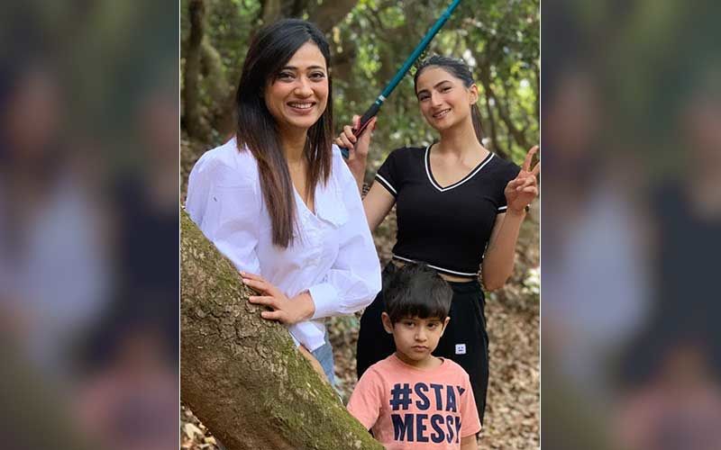 After Estranged Husband Abhinav Kohli Questioned His Son's Whereabouts, Khatron Ke Khiladi 11 Contestant Shweta Tiwari Video Calls With Kids Palak Tiwari And Reyansh