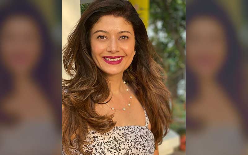 Pooja Batra Smiles For The Camera With SpaceX Founder Elon Musk And His Mom Maye Musk; Actress Shares Throwback Pics