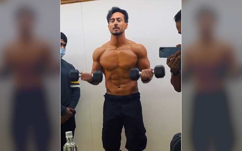 Tiger Shroff Kick-Starts Prep For Heropanti 2; Actor Gives Sneak-Peek Doing Bicep Curls, ‘Getting Action Ready After A While’-VIDEO