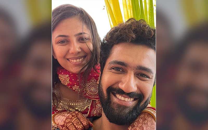 Vicky Kaushal Carries His Cousin’s Doli At Her Wedding; Actor Proves He Is Every Dulhan Ka Bhai Ever-WATCH Emotional Video