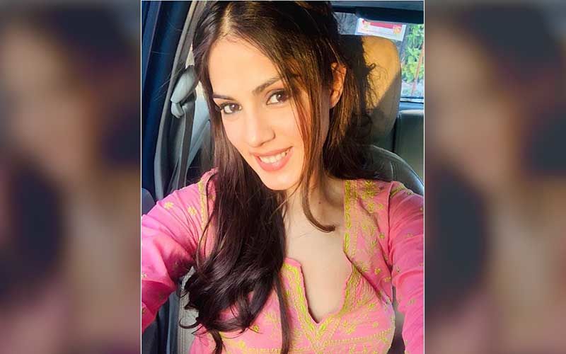 Rhea Chakraborty Cutely Smiles For The Camera In Latest BTS Picture; Anusha Dandekar Calls Her ‘Princess’