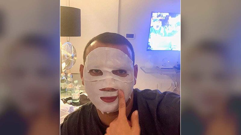 Jennifer Lopez Makes Fiancé Alex Rodriguez Try On Her Facial Sheet Mask; A-Rod Jokes He's 'Prepping For The MLB Playoffs'