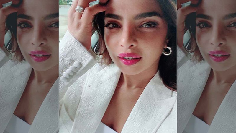 Priyanka Chopra's 'Lip Service' Selfie Has Our Rapt Attention But The HUGE Diamond On Her Finger Is Giving Us The Feels