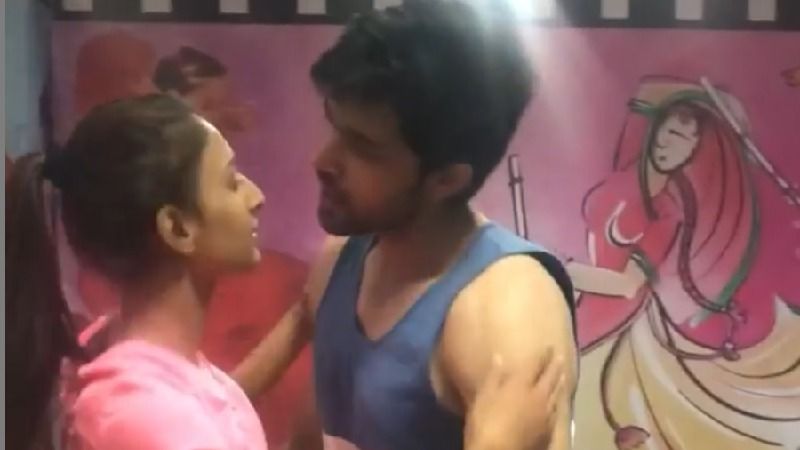 Parth Samthaan - Erica Fernandez's Loved Up Performance On SRK's Song In This TB Video Will Make You All Mushy