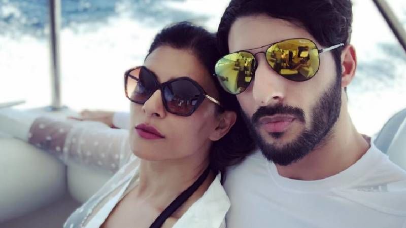 Sushmita Sen Gets Quizzed About Her Wedding With BF Rohman Shawl On Live Chat; Dodges The Question By Pointing At Beau