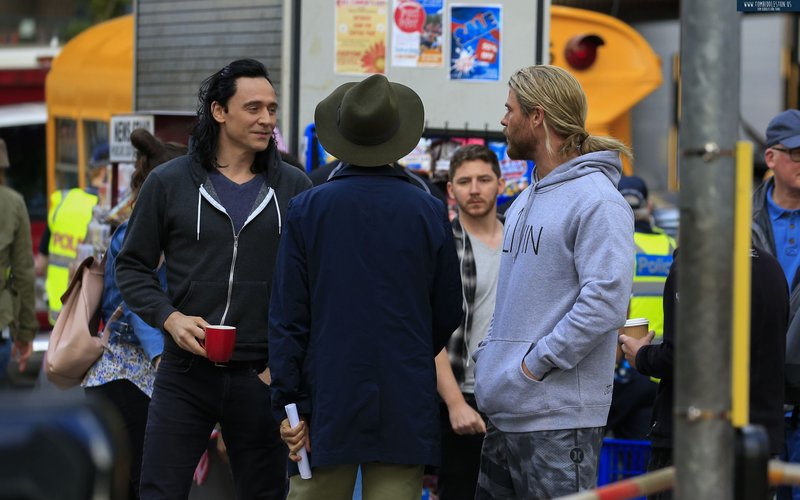 Snapped! Chris Hemsworth and Tom Hiddleston chilling on sets of Thor: Ragnarok