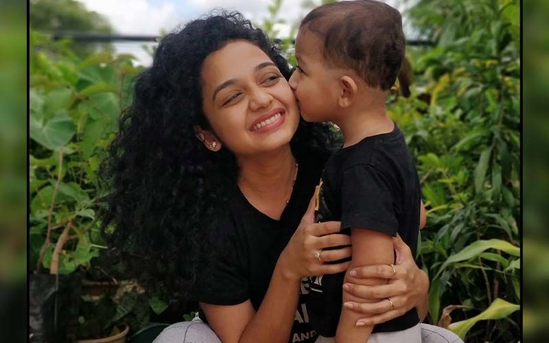 Girija Oak Godbole, Rashmi Anpat, Kranti Redkar, And Other Marathi Celeb Mommies Are Celebrating Motherhood