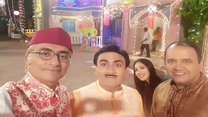 TMKOC: Munmun Dutta AKA Babita Photobombs Mandar Chandwadkar AKA Bhide’s Selfie