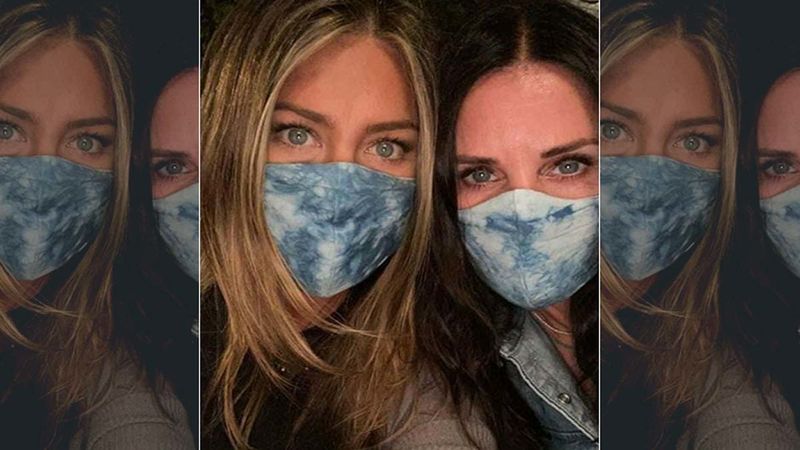 After Her Christmas Tree Ornament Controversy, Jennifer Aniston Shares A Selfie With BFF Courteney Cox Urging People To Wear Mask
