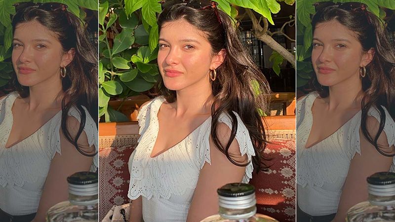 Hours After Making Sensational Instagram Debut, Shanaya Kapoor Flaunts Her Toned Stomach As She Chills In Bed With A Face Mask On