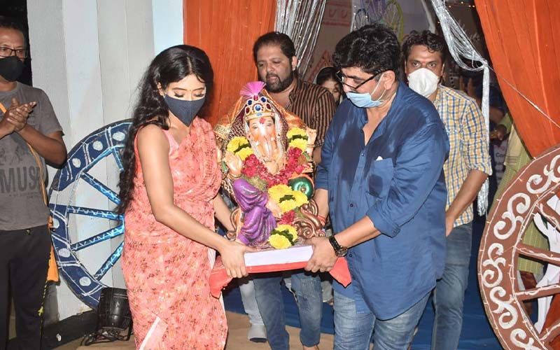 Yeh Rishta Kya Kehlata Hai Ganpati Visarjan: Shivangi Joshi And Producer Rajan Shahi Bid Farewell To Bappa; Pictures HERE