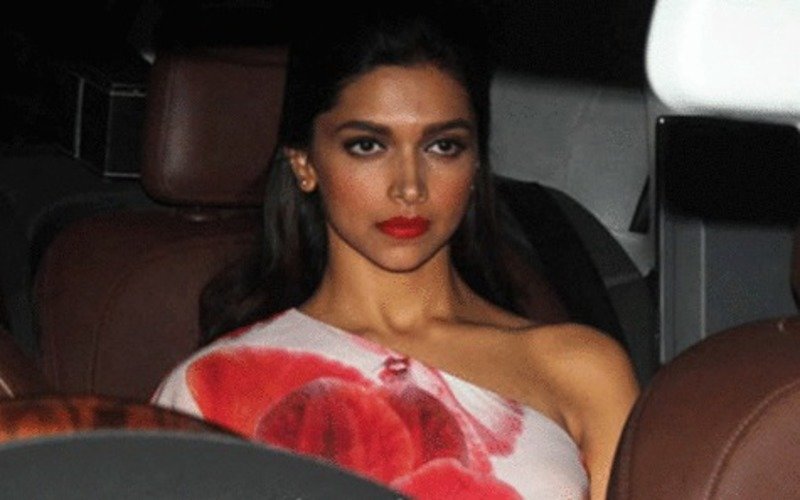 800px x 500px - After her no-win at National Awards, a disappointed Deepika leaves Mumbai