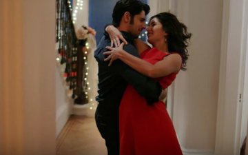 Sidharth-Katrina Display Their Intense Love In Dariya