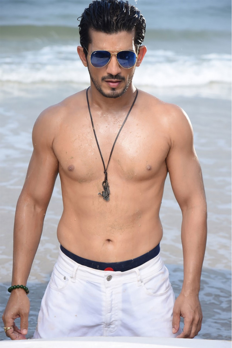 These Pictures Of A Shirtless Arjun Bijlani Flaunting His Abs Are Too