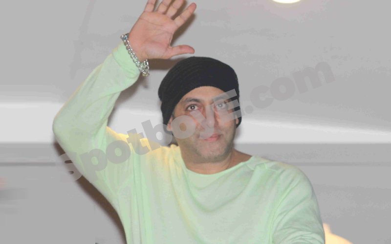 Salman thanks his fans who prayed for his Acquittal in Poaching Cases