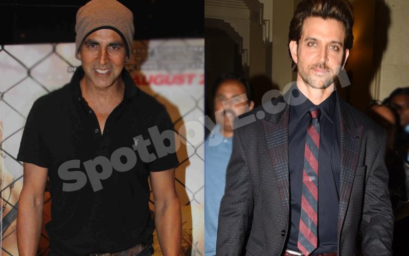 Hrithik & Akshay cheer each other up before D-Day