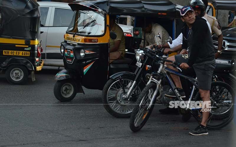 Salman Khan Beats Monday Blues Post Hectic Bigg Boss 13 Shoot; Rides Cycle Whilst Following Traffic Rules