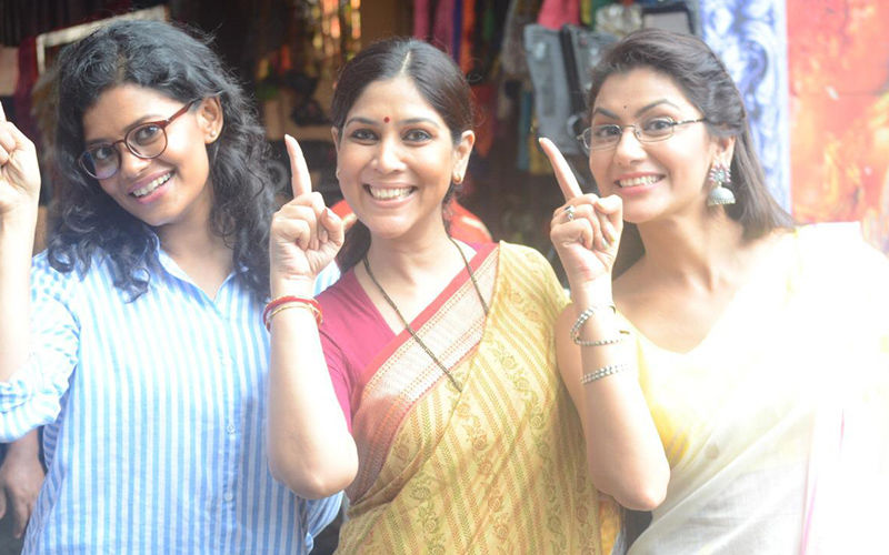 Sakshi Tanwar Makes Her Comeback To The Small Screen, To Promote Her Series M-O-M On Kumkum Bhagya