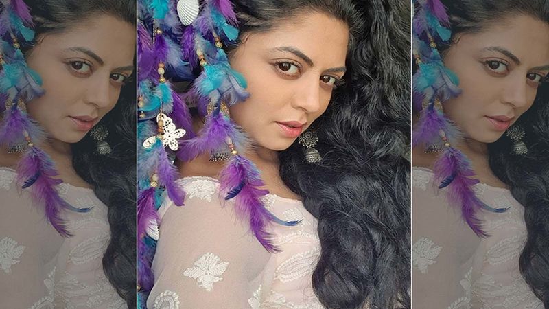 Kavita Kaushik Gives It Back With Full Power To A Troll Who Commented 'Aap Bikini Aur Panty Mein Yoga Karo' On Her Pics