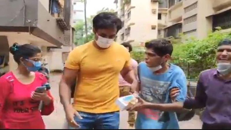 Sonu Sood Fulfills A Fan's Wish Suffering From Cancer, Actor Says He "Must Have Done Something Right" To Deserve Such Love