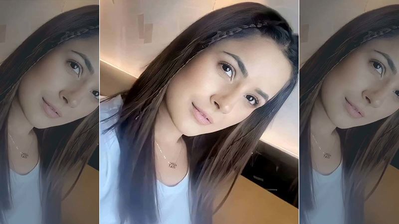 Shehnaaz Gill Gets Complimented By Her Team For Doing Her Own Makeup; Happy Actress Showers Fans With 5 Million Love
