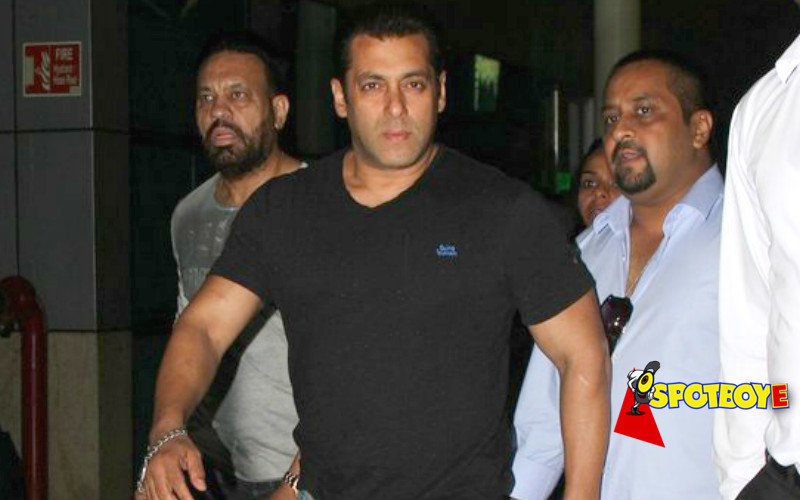 Salman’s bodyguards thrash a fan...AGAIN!