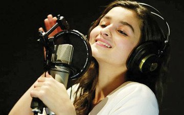 Alia Bhatt croons to Bolna from Kapoor & Sons