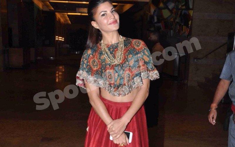 Jacqueline oozes glamour at media event