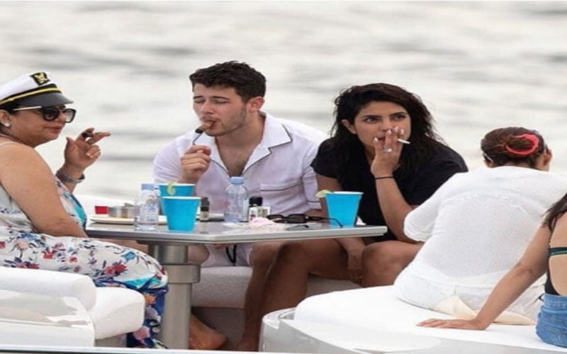Priyanka Chopra's Pic Smoking With Hubby Nick Jonas and Her Mom Goes Viral; Netizens Troll Her For A Specific Reason