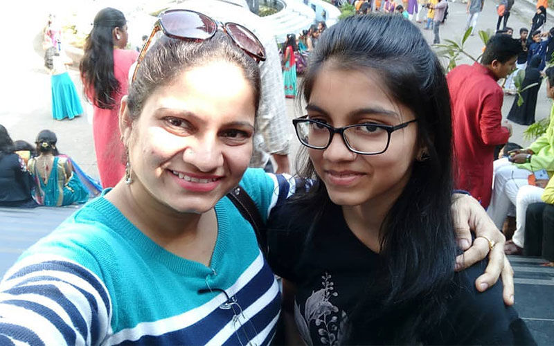 Marathi Actress Pradnya Parkar Strangles 17-Year-Old Daughter To Death Before Committing Suicide