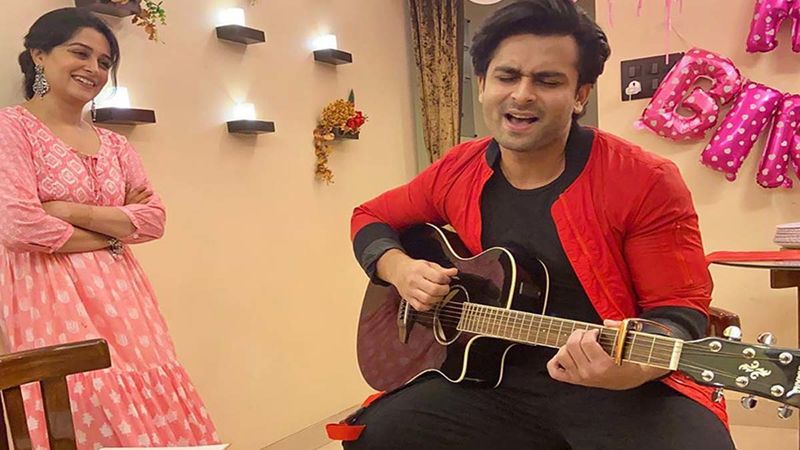 Shoaib Ibrahim Serenades Birthday Girl Dipika Kakar With Some Romantic Songs, Leaves Her Blushing- WATCH