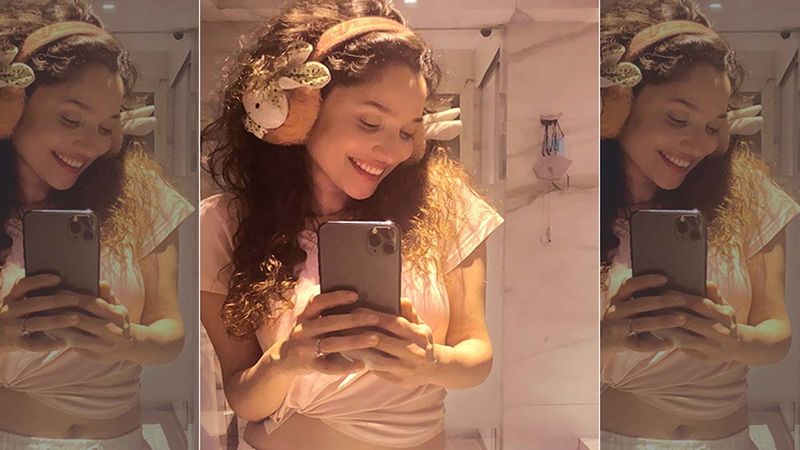 Ankita Lokhande’s Bed Selfies Has Her Glowing And Going Goofy In Her INSTA Stories