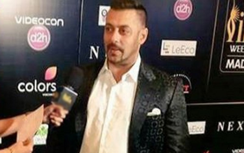 IIFA Fever: Salman Khan is all smiles on the green carpet