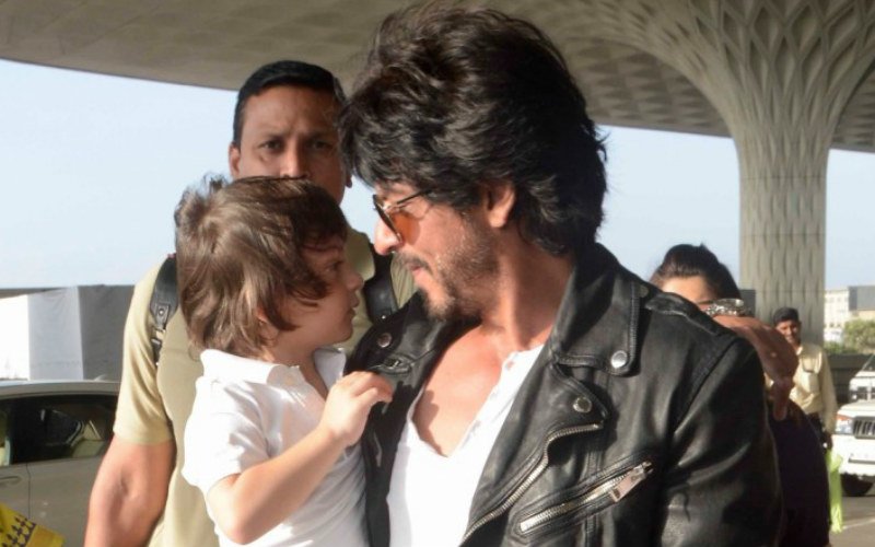 Shah Rukh Plays With AbRam In Between Shots